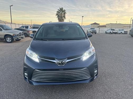 2020 Toyota Sienna XLE