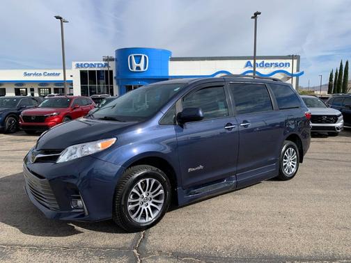 2020 Toyota Sienna XLE
