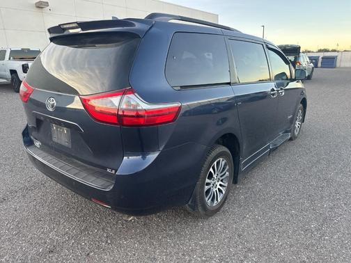 2020 Toyota Sienna XLE