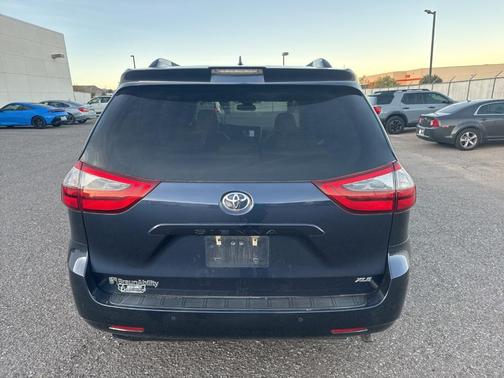 2020 Toyota Sienna XLE