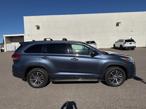 Predawn Gray Mica 2018 Toyota Highlander Hybrid XLE