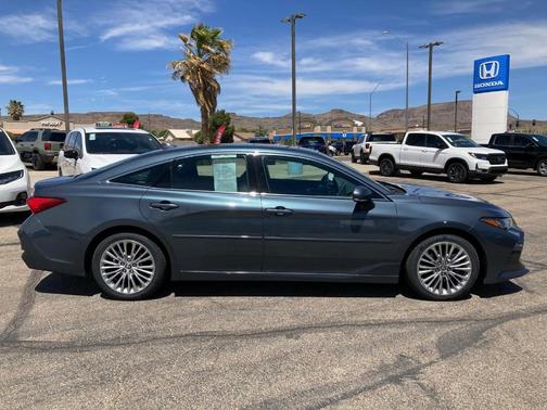 2022 Toyota Avalon Hybrid Limited