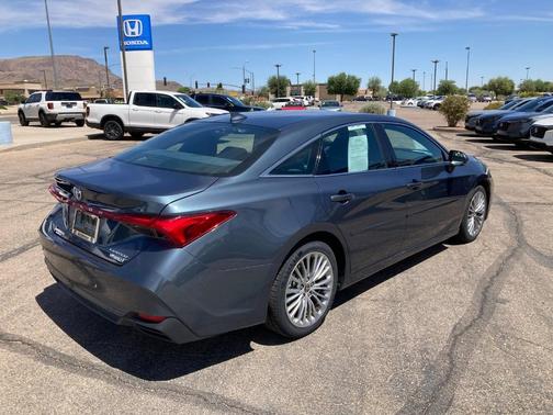 2022 Toyota Avalon Hybrid Limited