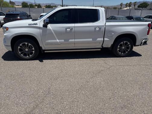 Iridescent Pearl Tricoat 2023 Chevrolet Silverado 1500 High Country