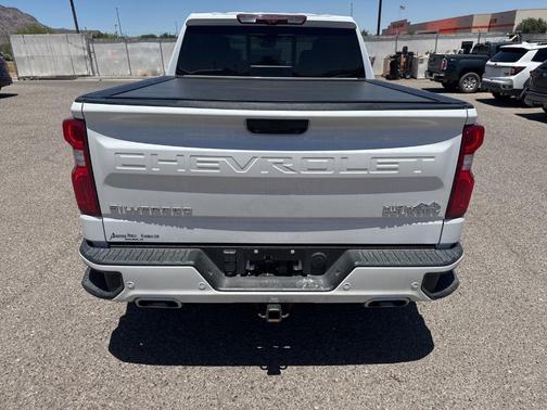 Iridescent Pearl Tricoat 2023 Chevrolet Silverado 1500 High Country