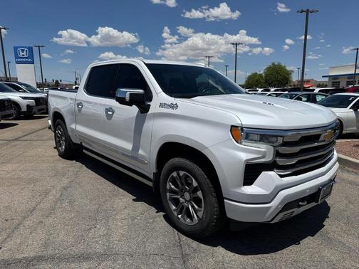 Iridescent Pearl Tricoat 2023 Chevrolet Silverado 1500 High Country