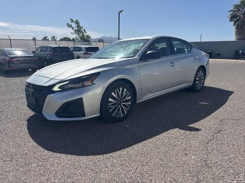 Brilliant Silver Metallic 2024 Nissan Altima 2.5 SV