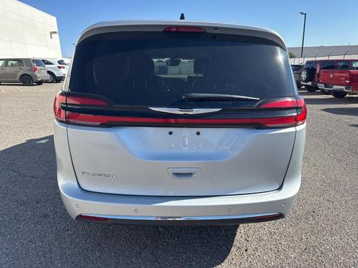2023 Chrysler Pacifica Touring-L