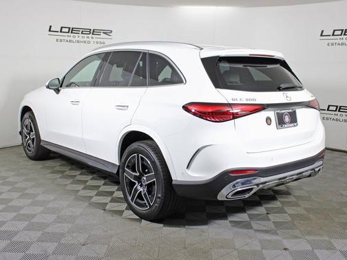Polar White 2026 Mercedes-Benz GLC 300