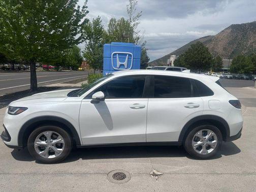 Platinum White Pearl 2025 Honda HR-V LX