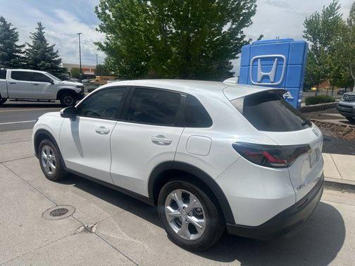 Platinum White Pearl 2025 Honda HR-V LX