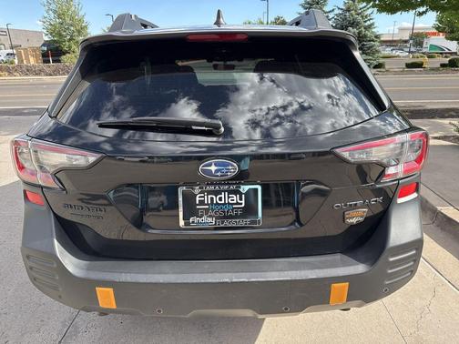 Crystal Black Pearl 2022 Subaru Outback Wilderness