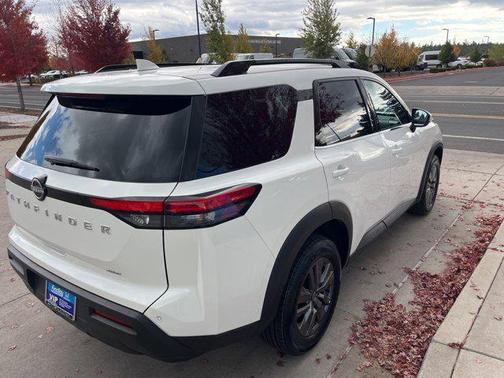 2025 Nissan Pathfinder SV 4WD