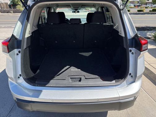 Brilliant Silver Metallic 2024 Nissan Rogue S