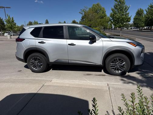 Brilliant Silver Metallic 2024 Nissan Rogue S