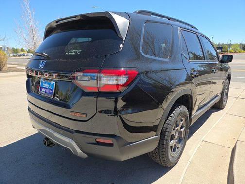 Crystal Black Pearl 2026 Honda Pilot TrailSport
