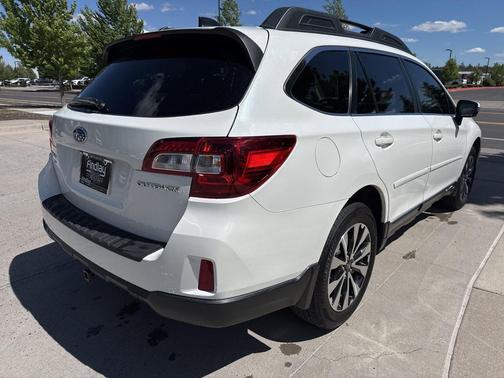 Crystal White Pearl 2016 Subaru Outback 2.5i Limited