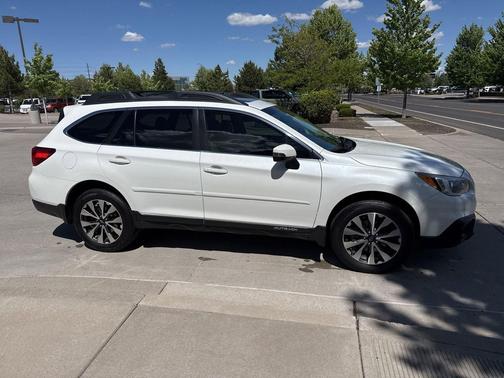 Crystal White Pearl 2016 Subaru Outback 2.5i Limited