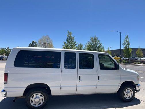 2008 Ford E350 Super Duty XL Wagon