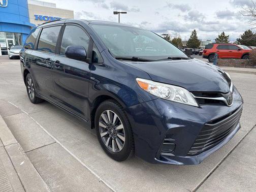 2018 Toyota Sienna LE