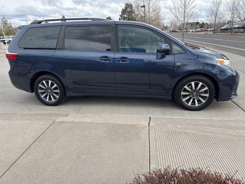 2018 Toyota Sienna LE
