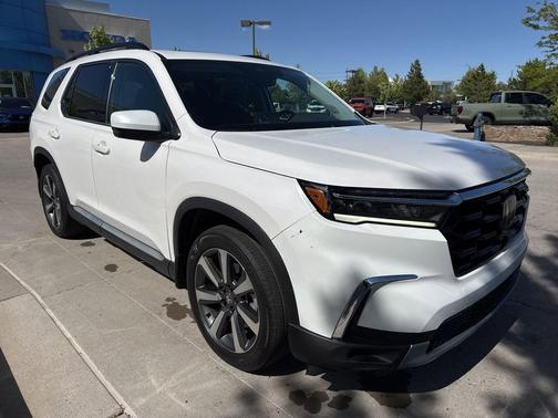 Platinum White Pearl 2024 Honda Pilot Touring 8-Passenger