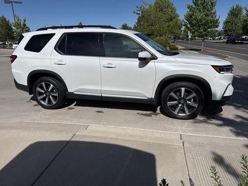 Platinum White Pearl 2024 Honda Pilot Touring 8-Passenger