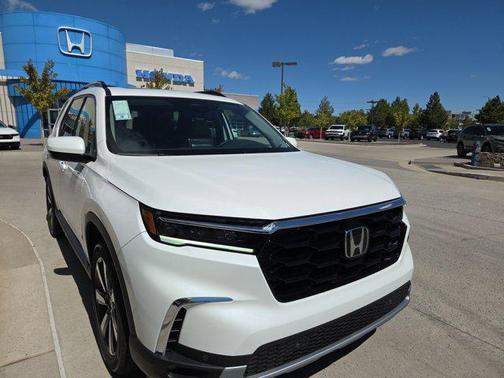 2025 Honda Pilot Touring 8-Passenger