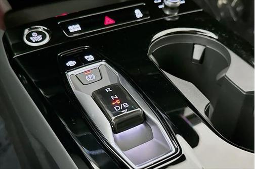 2025 Audi Q6 e-tron Premium Plus quattro