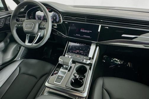 Glacier White Metallic 2026 Audi Q7 45 Premium