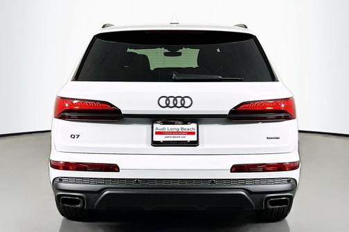 Glacier White Metallic 2026 Audi Q7 45 Premium