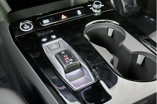 2025 Audi Q6 e-tron Premium Plus quattro