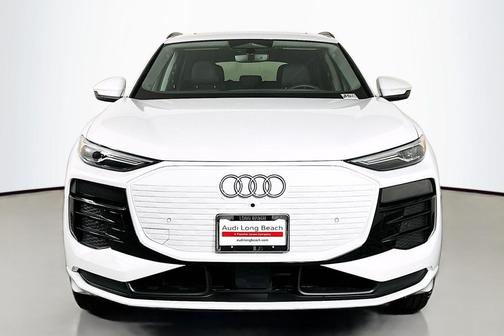 2025 Audi Q6 e-tron Premium quattro