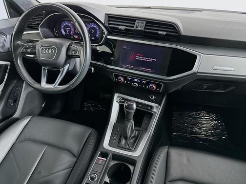 2022 Audi Q3 45 S line Premium