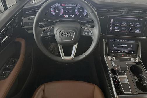 2023 Audi Q7 45 Premium Plus
