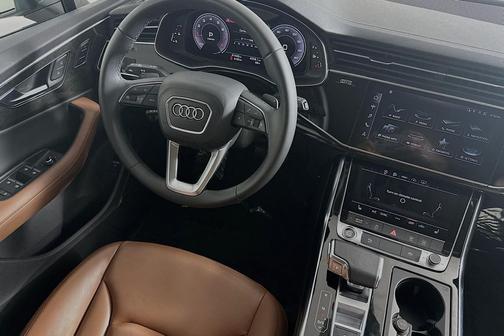 2023 Audi Q7 45 Premium Plus