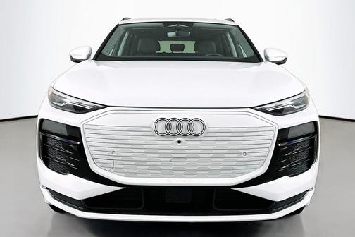2025 Audi Q6 e-tron Premium quattro