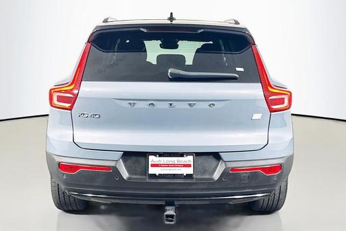 Silver Dawn Metallic 2023 Volvo XC40 Recharge Pure Electric Twin Core