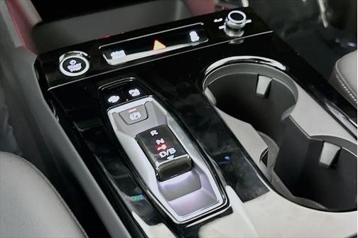 2025 Audi Q6 e-tron Premium Plus quattro
