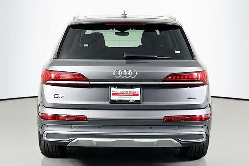 2024 Audi Q7 45 Premium Plus