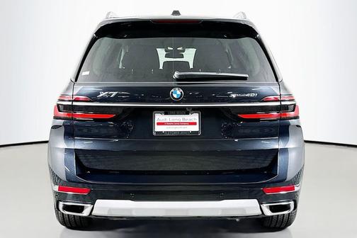 Black Sapphire Metallic 2026 BMW X7 xDrive40i