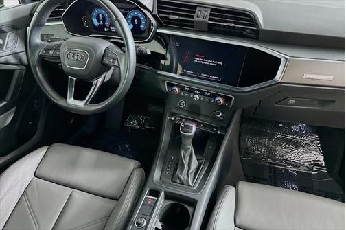 2024 Audi Q3 Premium 45 TFSI S line quattro Tiptronic