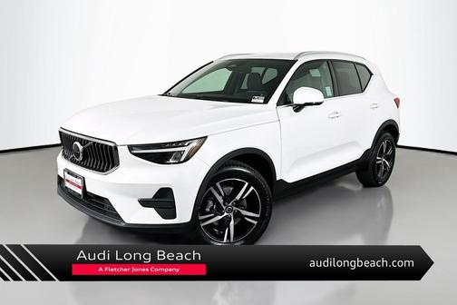 Crystal White Pearl 2025 Volvo XC40 B5 Core Bright Theme