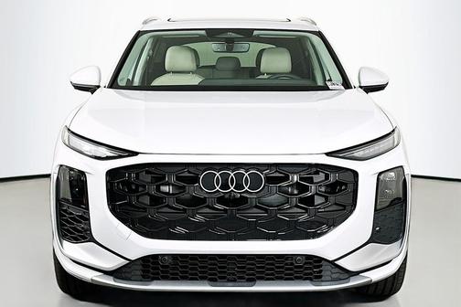 2026 Audi Q3 S line