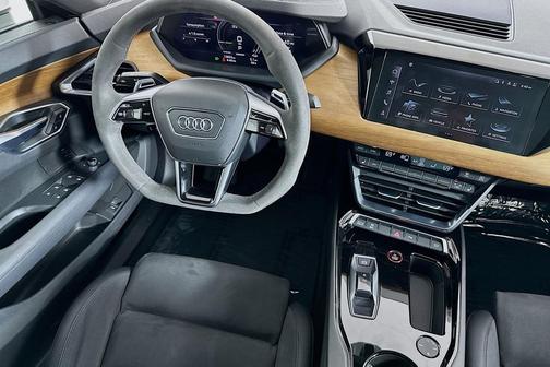 2022 Audi e-tron GT Premium Plus