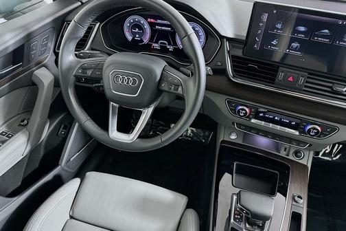 2023 Audi Q5 45 S line Prestige