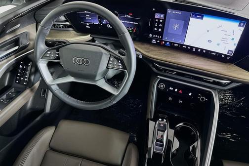 2025 Audi Q5 Premium Plus TFSI quattro S tronic