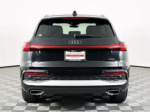 Mythos Black Metallic 2025 Audi Q5 Premium Plus TFSI quattro S tronic