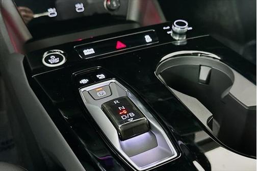 2025 Audi Q6 e-tron Premium Plus quattro