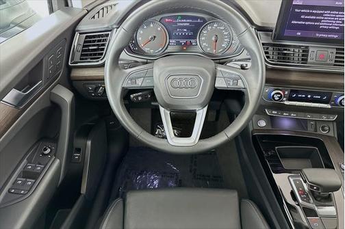 2024 Audi Q5 45 S line Premium